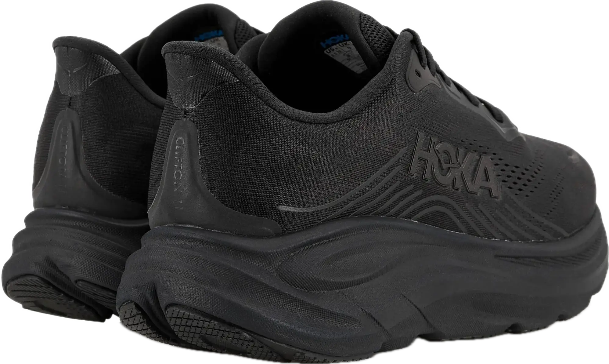 Trois quarts arrière de la Hoka Clifton 11, talon enveloppé et base large