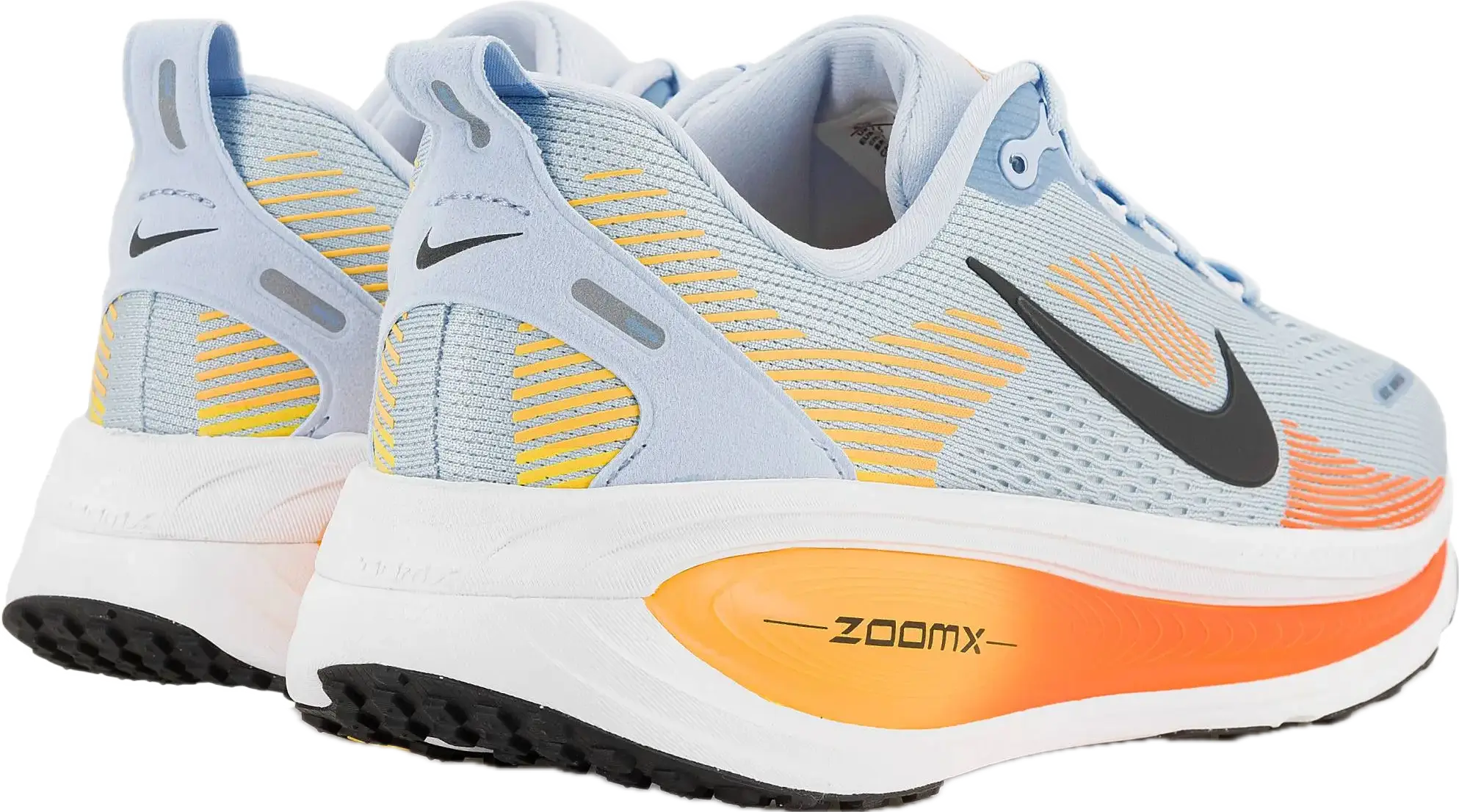 Vue arrière de la Nike Vomero 18, talon large et col rembourré